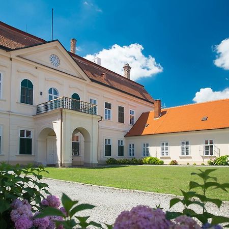 Zamek Dukovany Hotel Eksteriør billede