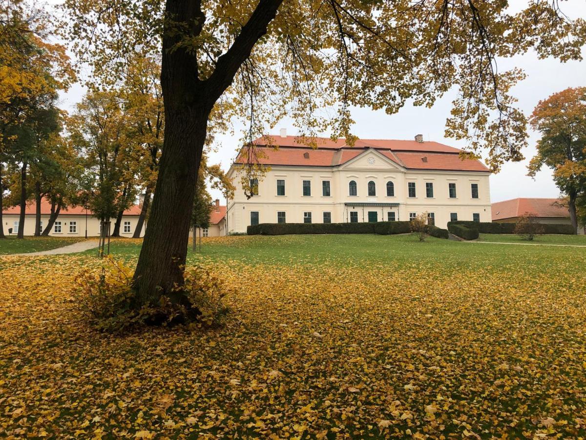 Zamek Dukovany Hotel Eksteriør billede